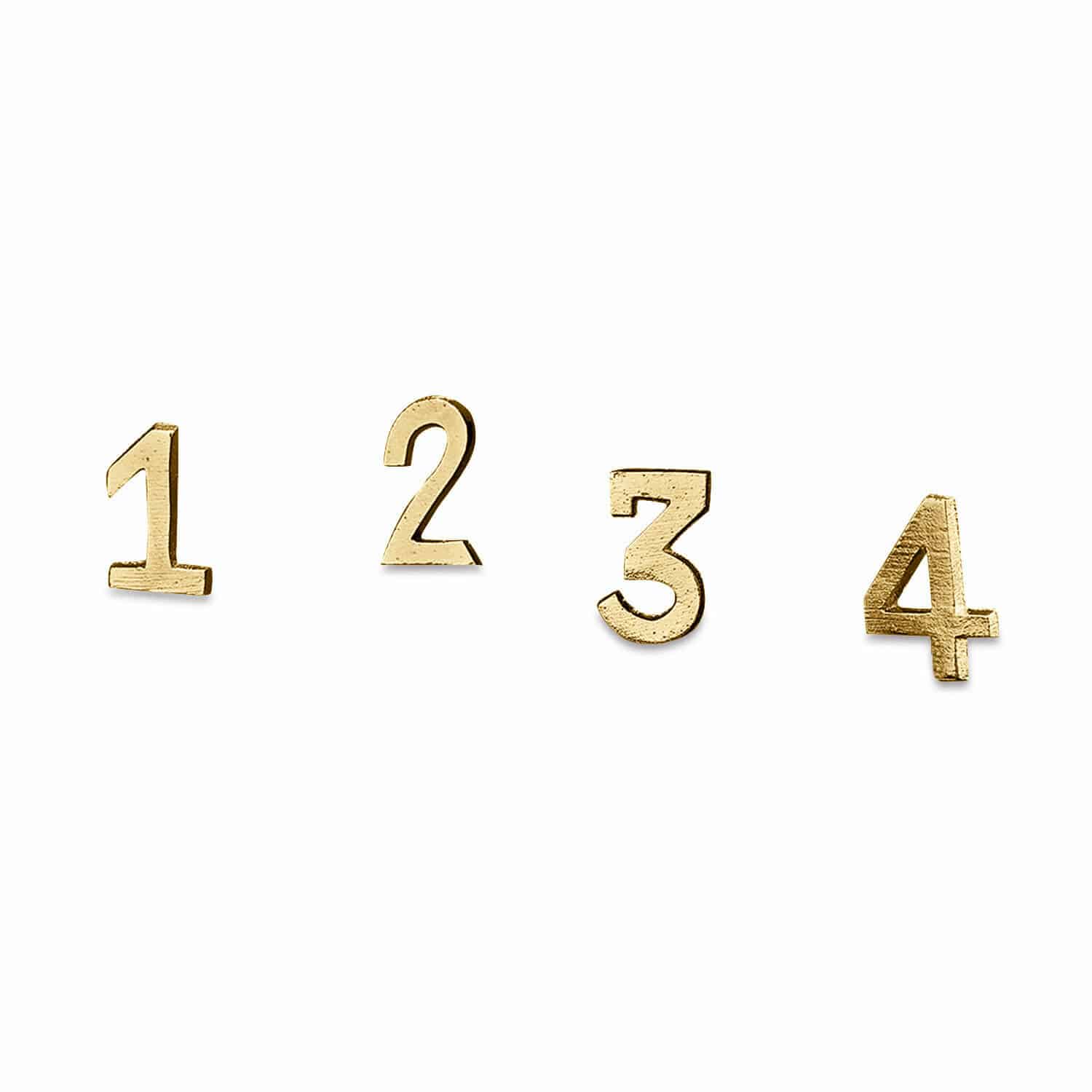 Deko-Pin 4er Set Marfino Set aus goldfarbenen Metallzahlen 1, 2, 3, 4 auf weißem Hintergrund zur Dekoration