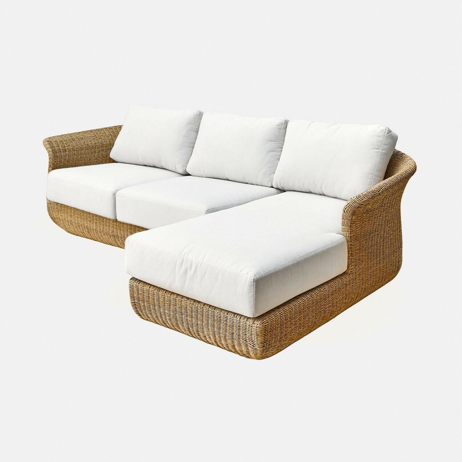 Ecksofa aus Rattan mit weißen Kissen, gemütliches Sitzmöbel für Wohnzimmer oder Garten