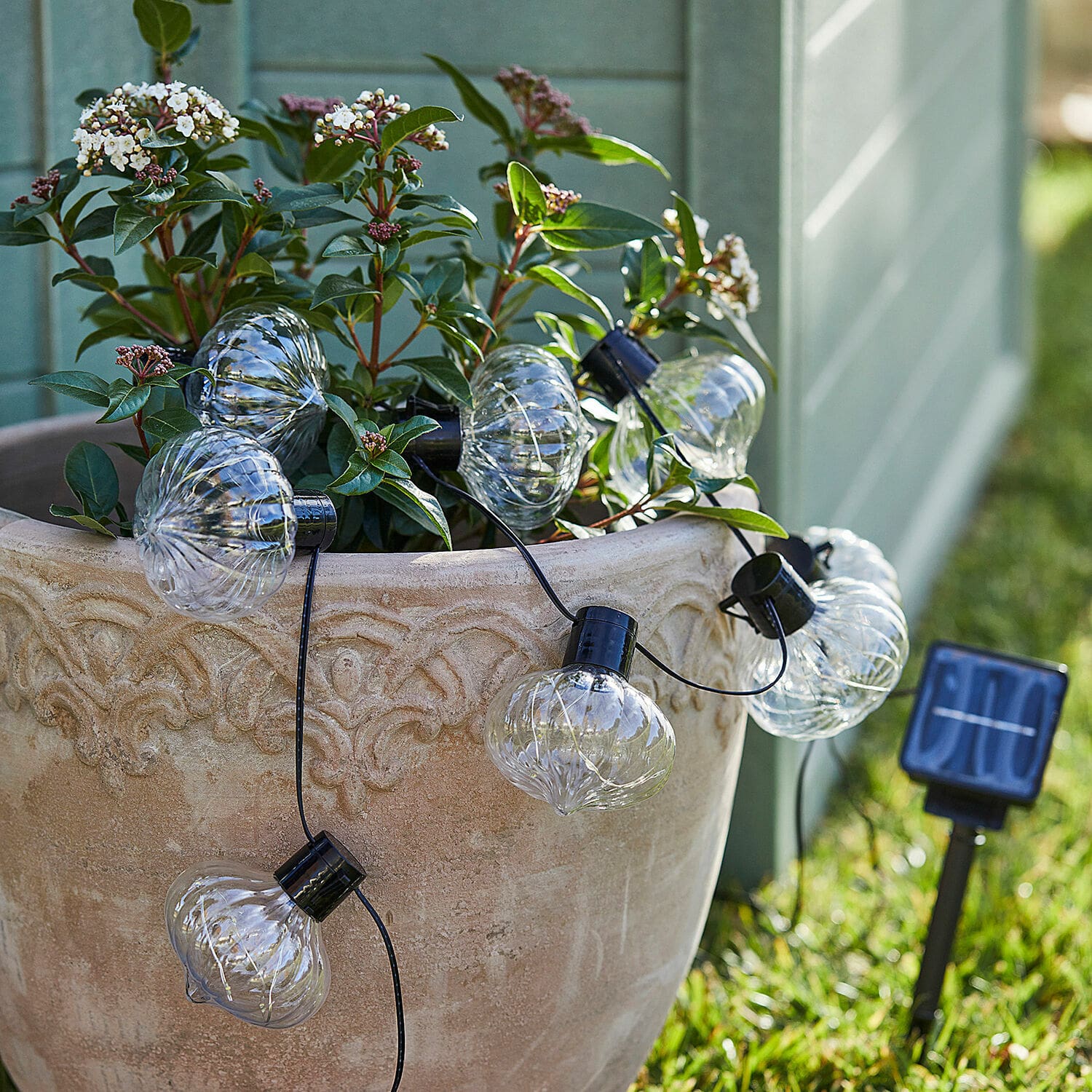 Solar-Lichterkette Lunda Sul Solar-Lichterkette aus klarem Glas in Zwiebel-Form mit schwarzem Kabel, Gartendekoration