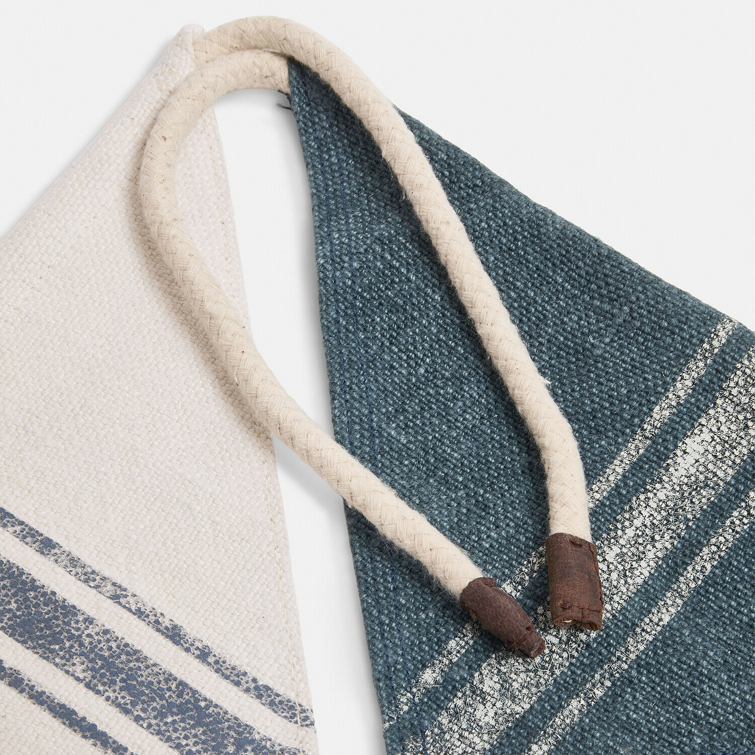 Baumwolltasche in Creme und Blau mit Streifen und Tragekordeln aus Stoff
