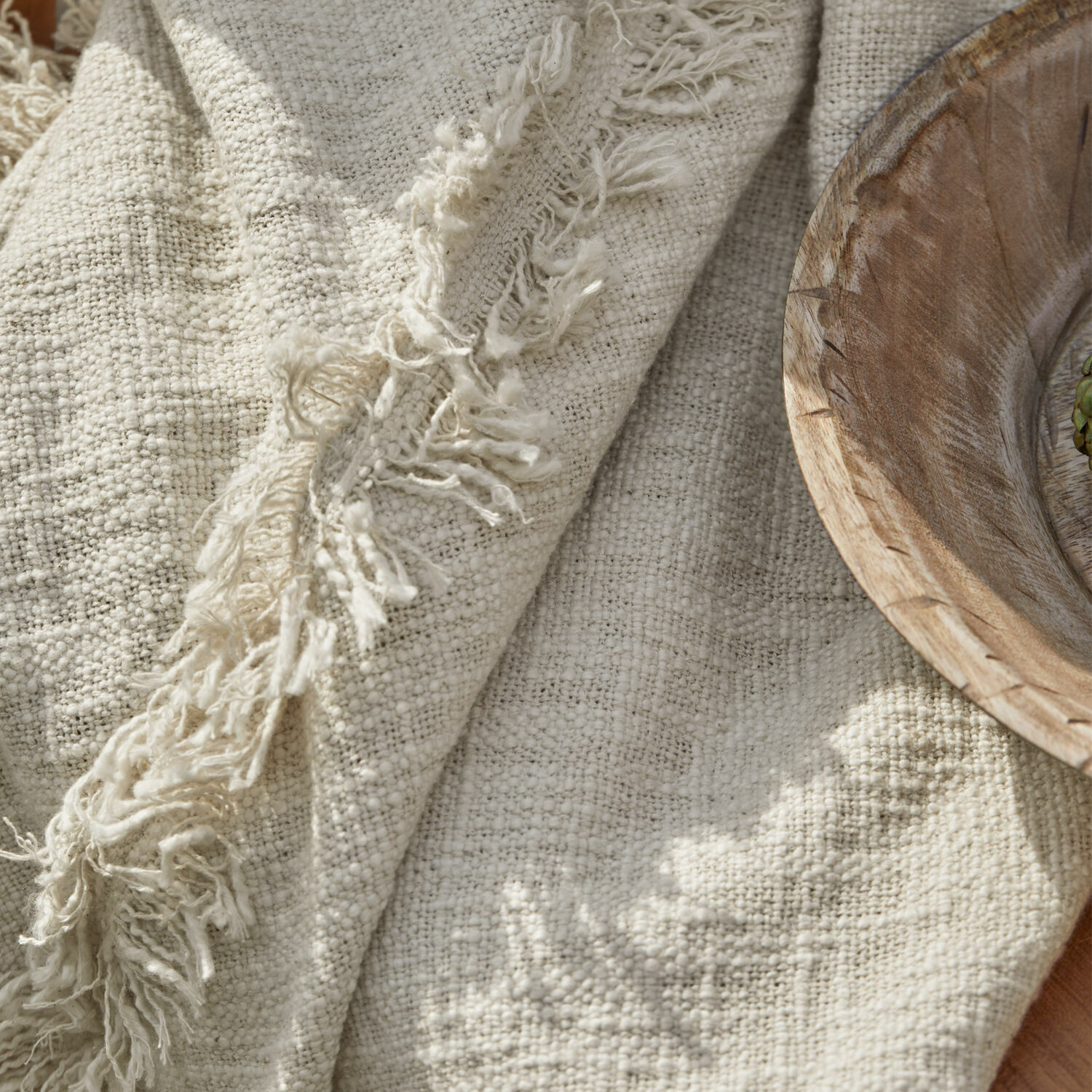 Naturfarbener cremefarbener Plaid aus weichem Stoff mit Fransen, Wohntextilien
