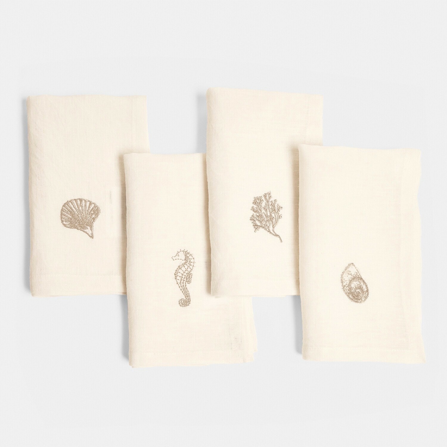 Set aus vier cremefarbenen Leinenhandtüchern mit maritimen Motiven, Küchendekoration