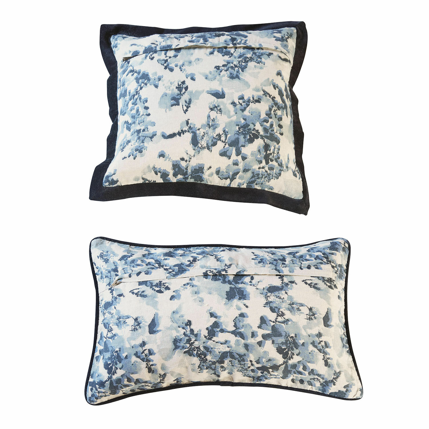 Kissenhülle 2er Set Miretique Set aus zwei dekorativen Baumwollkissen mit blau-weißem Blumenmuster und dunklem Rand
