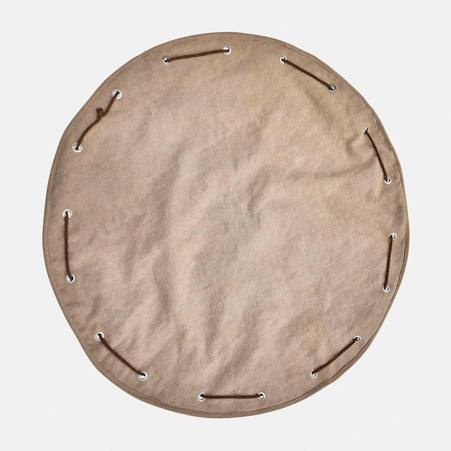 Runde beige Stoffhülle mit Metallösen und Kordeln zum Befestigen