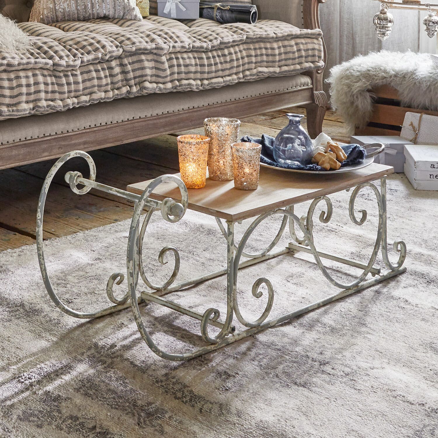Dekoschlitten Gifur Vintage Couchtisch mit antik wirkendem Metallgestell und Holzplatte für gemütliches Wohnzimmer