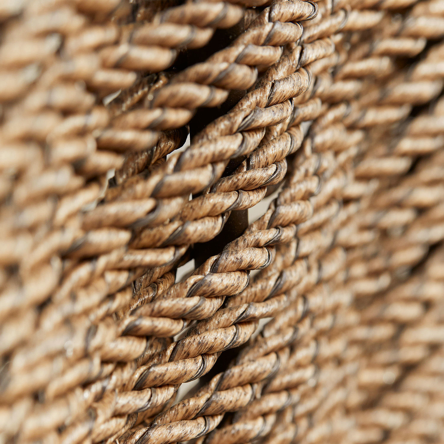 Nahaufnahme eines geflochtenen Musters aus natürlichem braunem Rattan für Möbel und Dekor