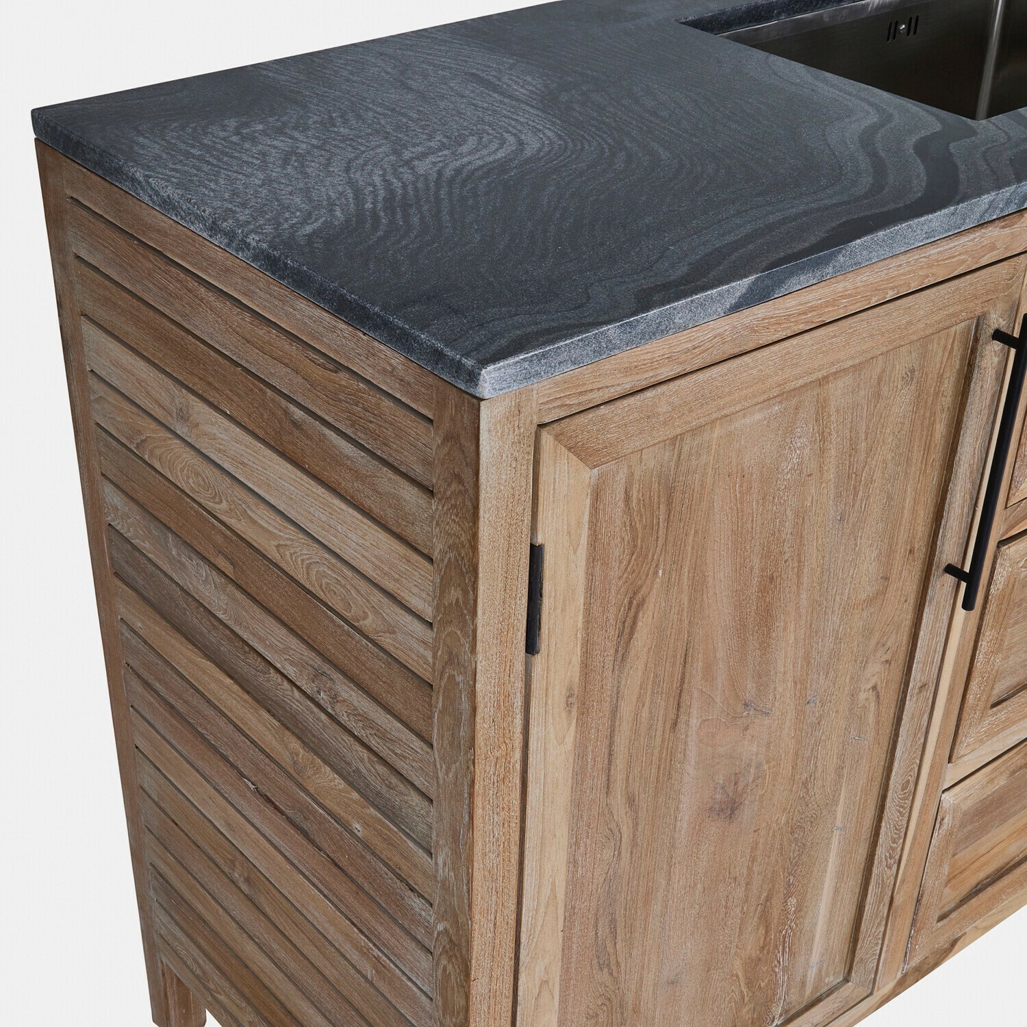 Holzschrank mit schwarzer Steinplatte und Metallsenke für Küche oder Bad