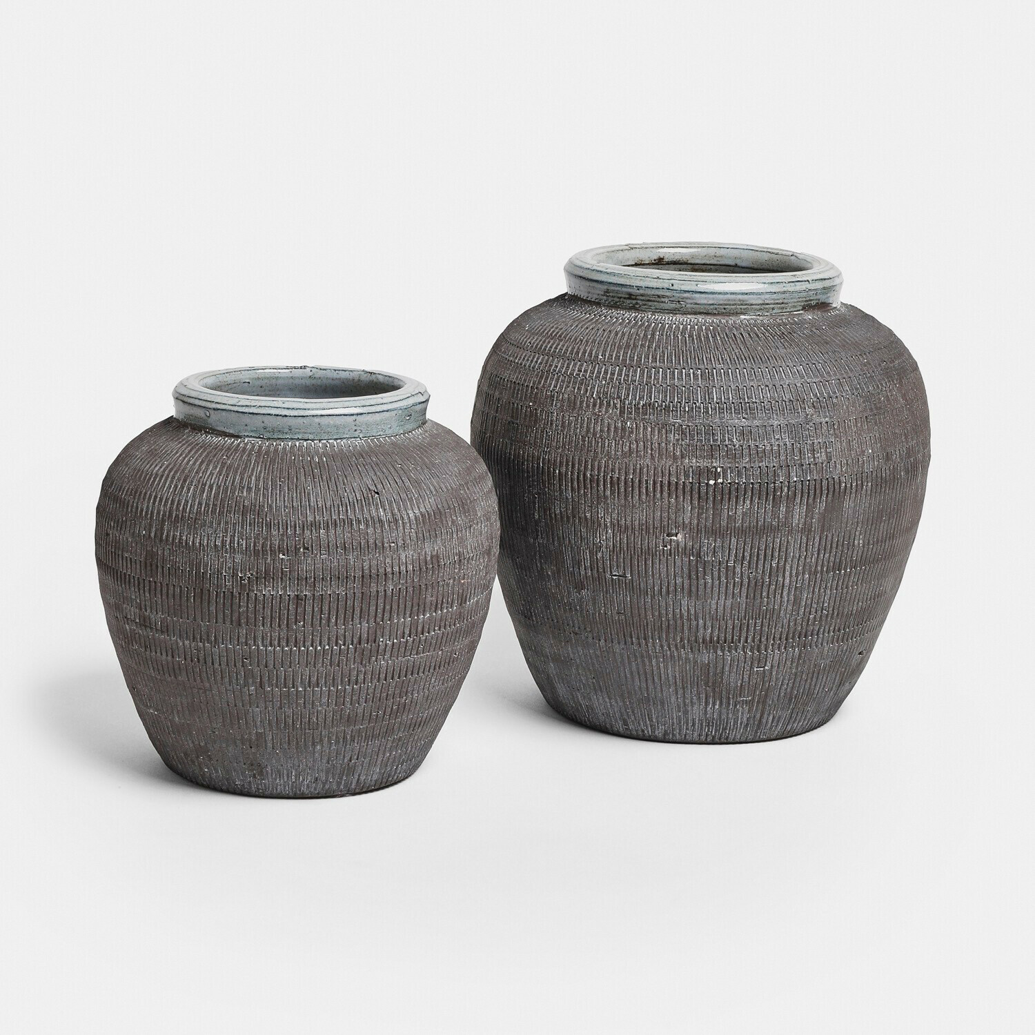 Vase 2er Set Calverna Zwei dekorative graue Keramikvasen mit strukturierter Oberfläche und hellem Rand oben