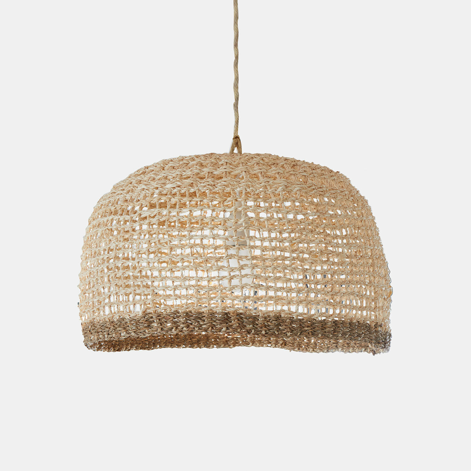 Hängelampe aus geflochtenem Naturmaterial in Beige, dekorative Deckenleuchte für Wohnräume