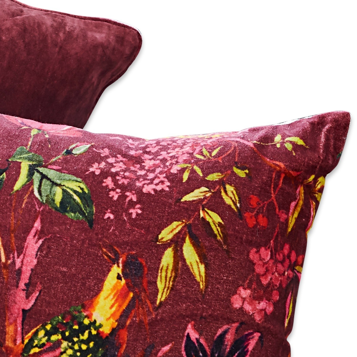 Dekoratives Kissen aus weichem Material in Bordeaux mit floralem Muster und Vogelmotiv