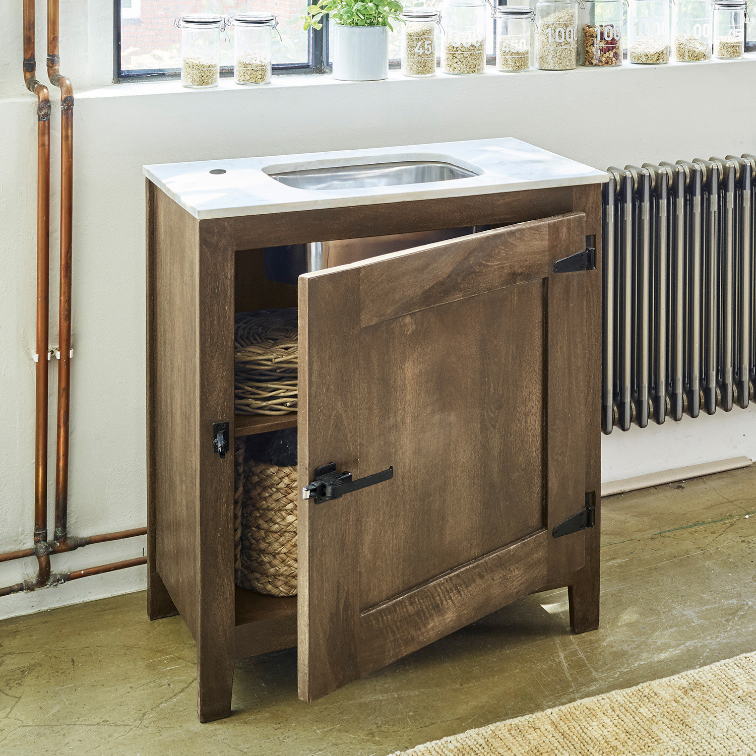 Waschbeckenunterschrank aus Mangoholz mit Marmorplatte in Naturfarbe für Badezimmer