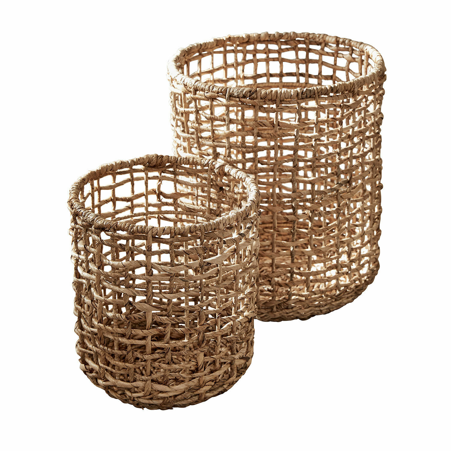 Set aus zwei runden Körben aus natürlichem beigefarbenem Rattan für praktische Aufbewahrung
