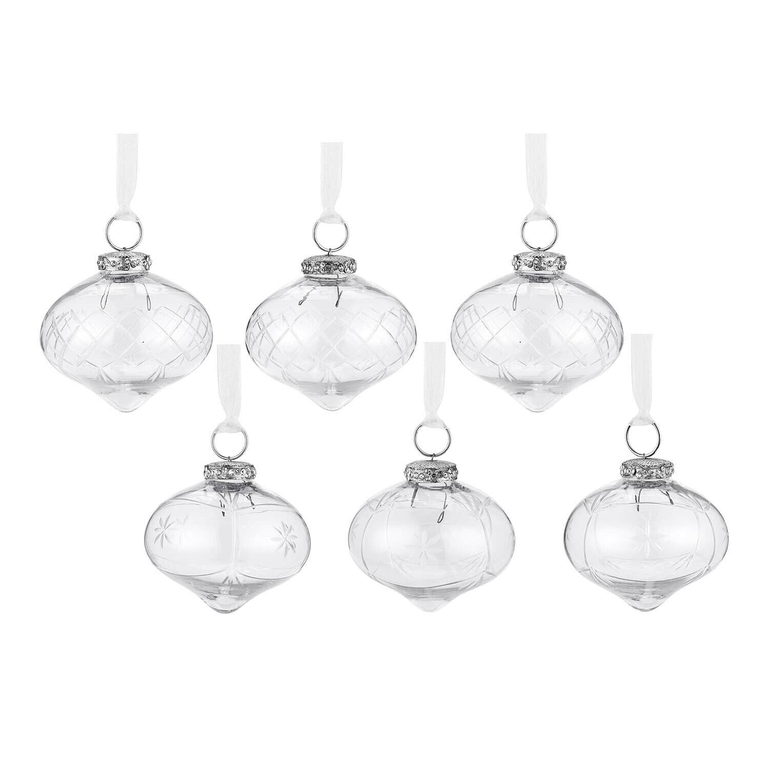 Weihnachtsschmuck 6er Set Cheshire Set aus sechs transparenten Glas-Weihnachtskugeln mit weißen Bändern und feinem Muster