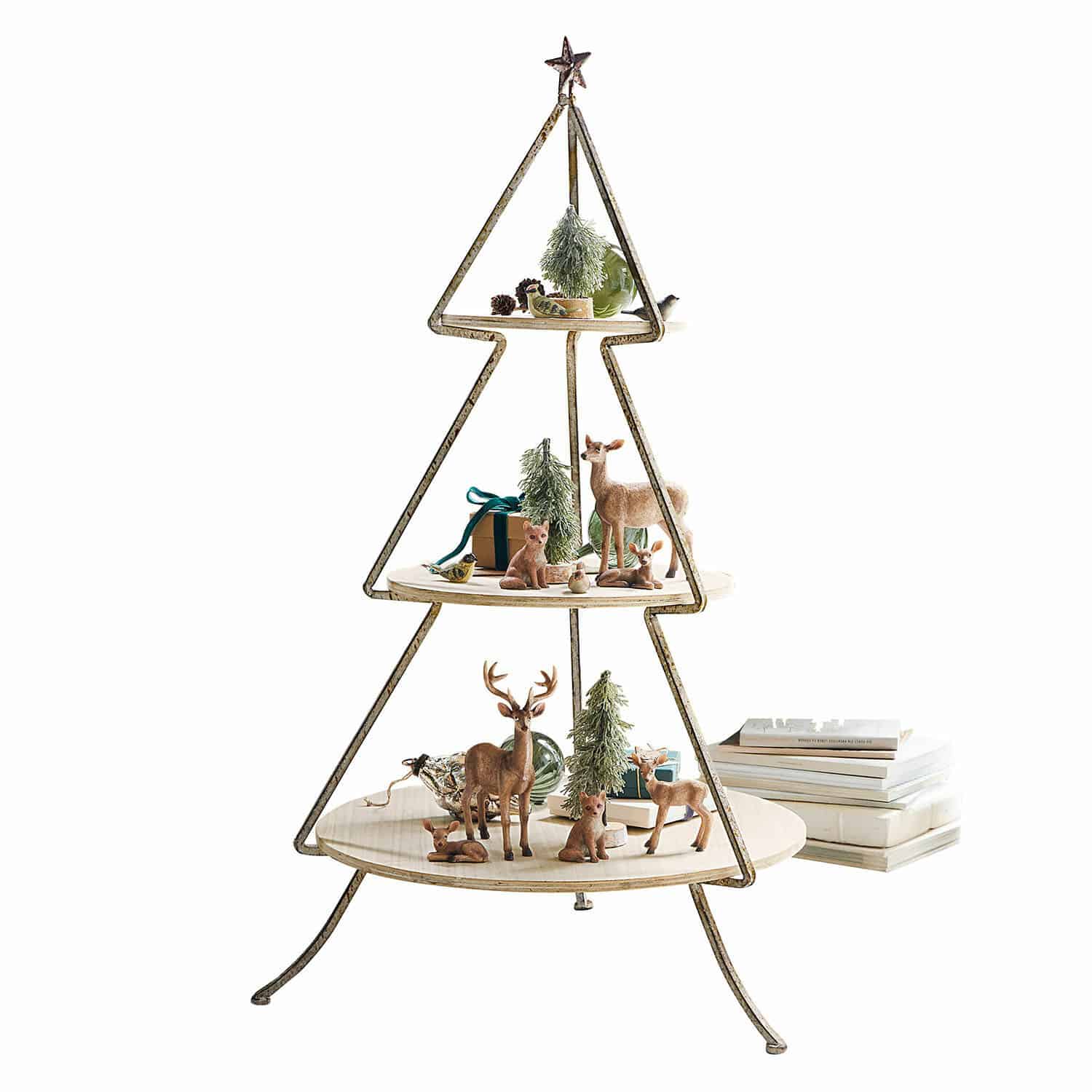Etagere Wélonice Metallregal in Tannenbaumform mit Holzablagen und Weihnachtsdekorationen mit Rehen