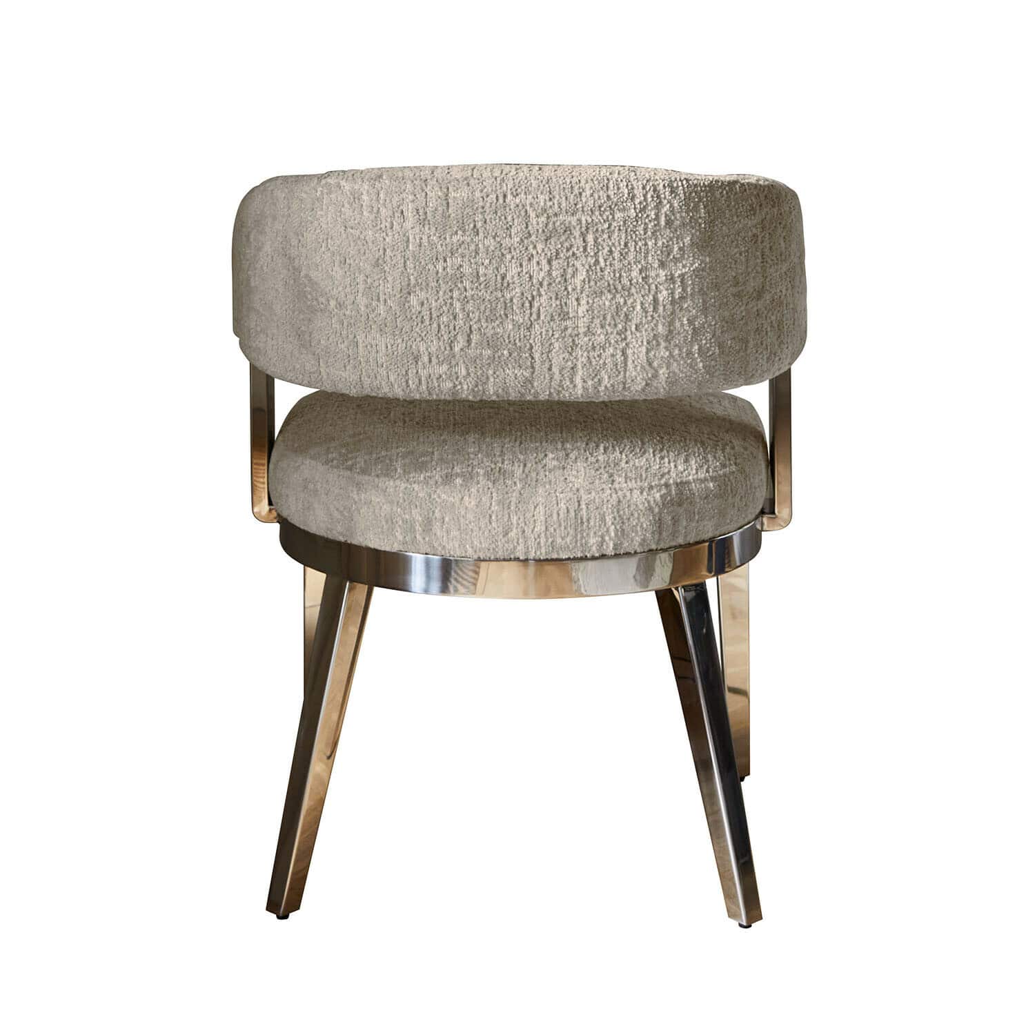 Eleganter Stuhl mit beigem Stoffbezug und Metallgestell, modernes Design für Wohnzimmer