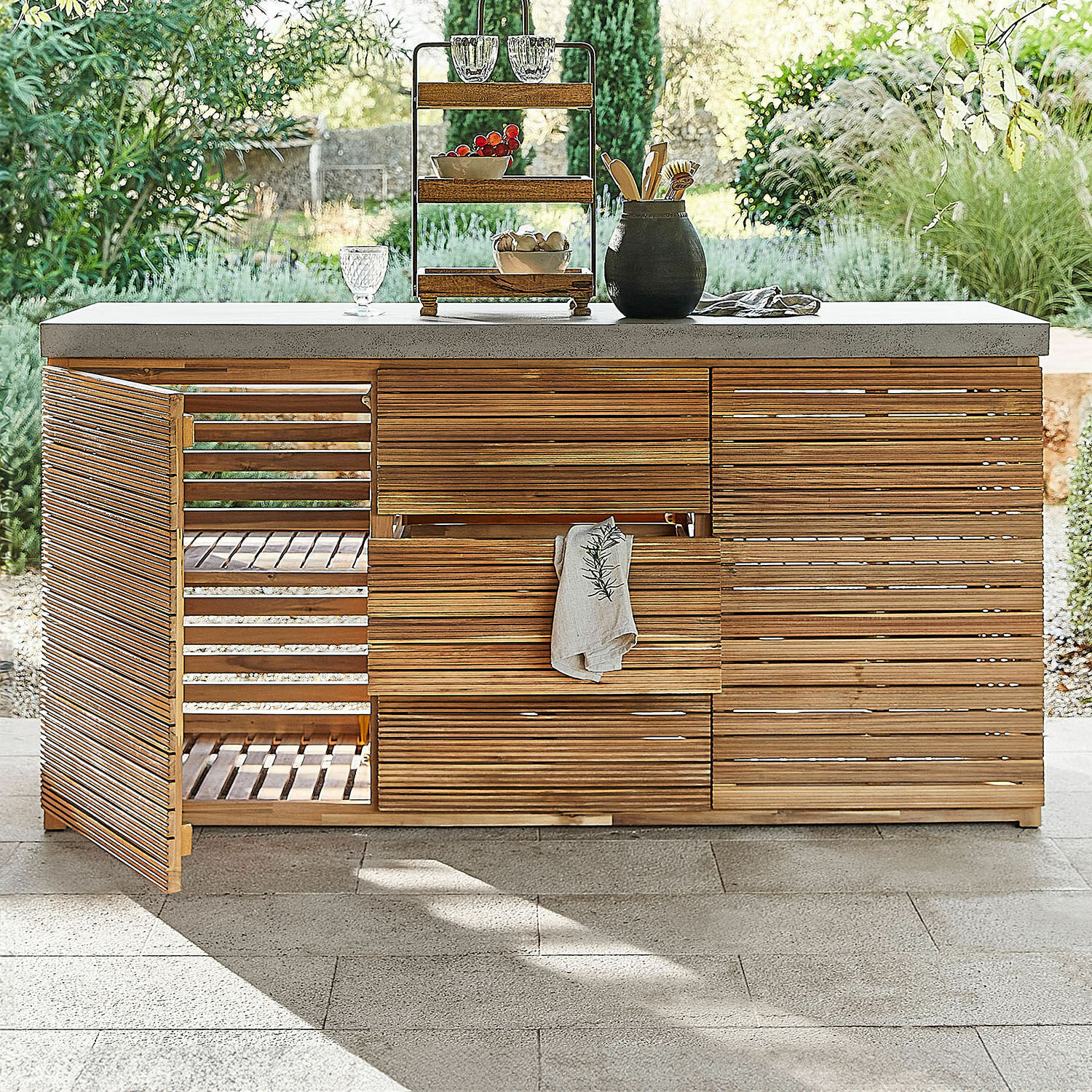 Outdoor-Küchenzeile FSC®-100% Venzone Gartenschrank aus Holz mit Betonplatte und offenen Regalen, praktisches Aufbewahrungsmöbel für Terrasse