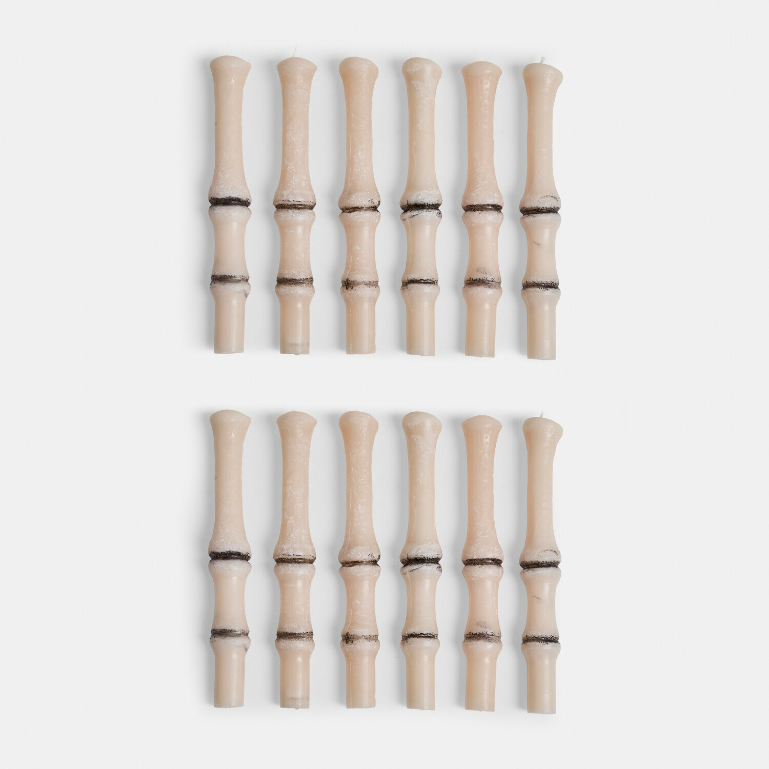 Kerze 12er Set Saelith Set aus 12 cremefarbenen Kerzen mit Wachsdetails, dekorative Tischkerzen für Zuhause