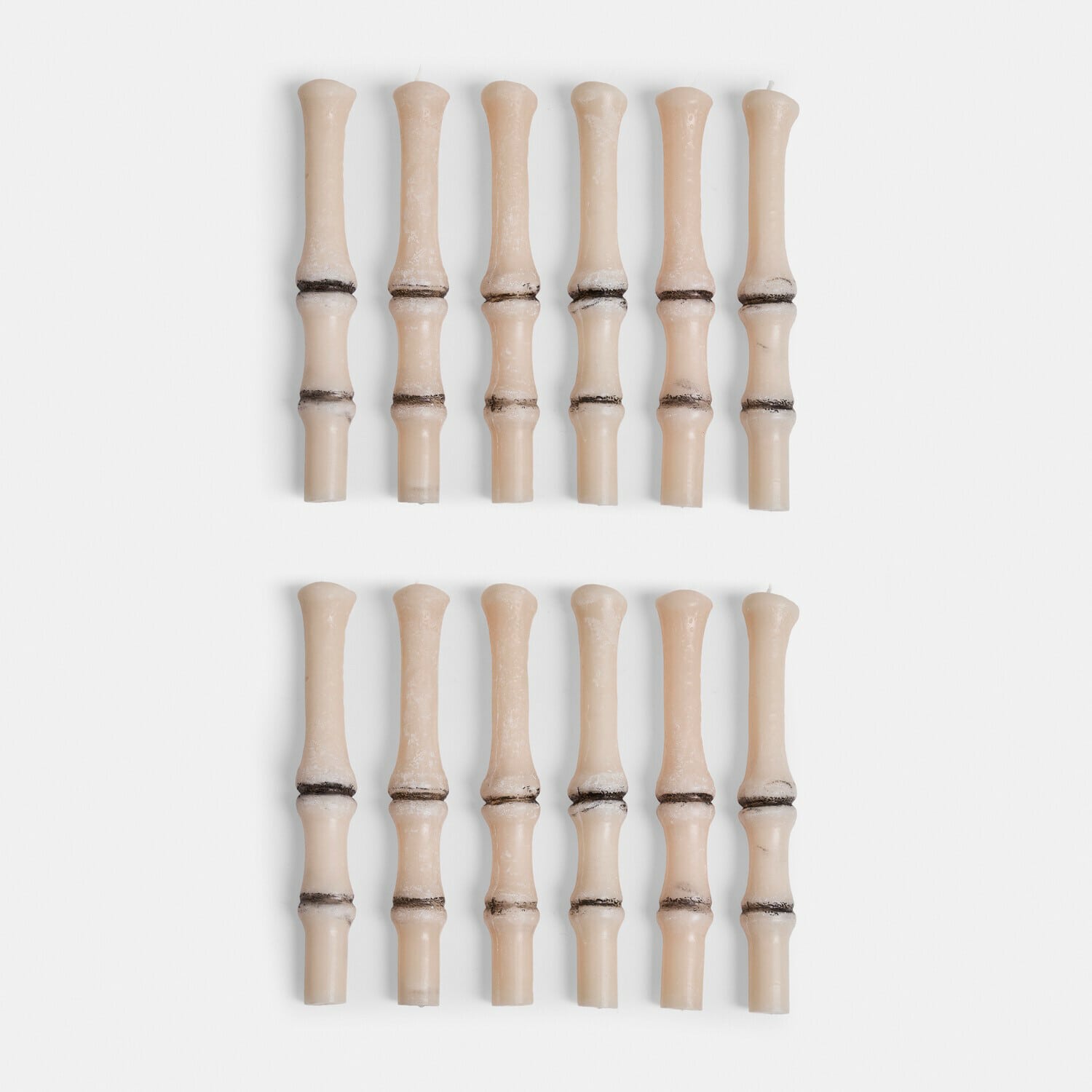 Kerze 12er Set Saelith Set aus 12 cremefarbenen Kerzen mit Wachsdetails, dekorative Tischkerzen für Zuhause