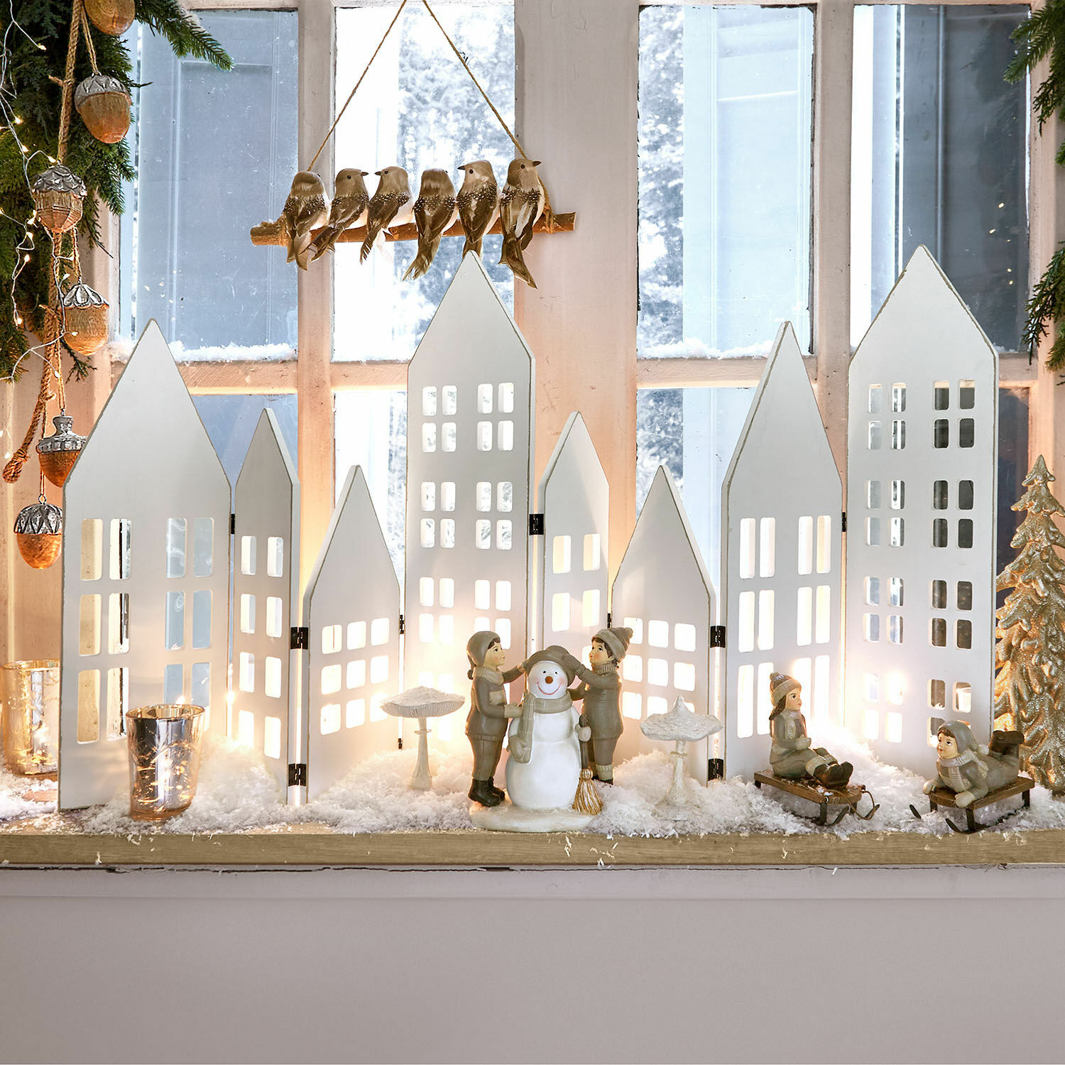 Dekoinspirationen für die weihnachtliche Fensterbank im Online-Shop entdecken