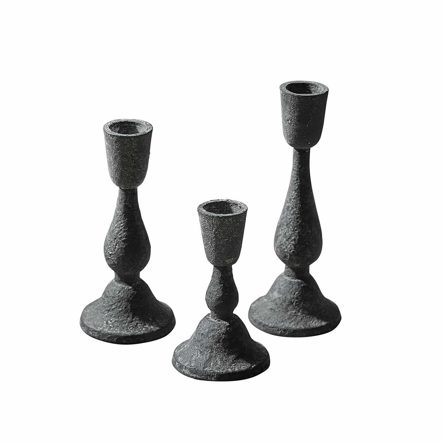 Set aus drei schwarzen Kerzenhaltern aus Gussmetall mit rustikalem Look zur Wohnraumdekoration