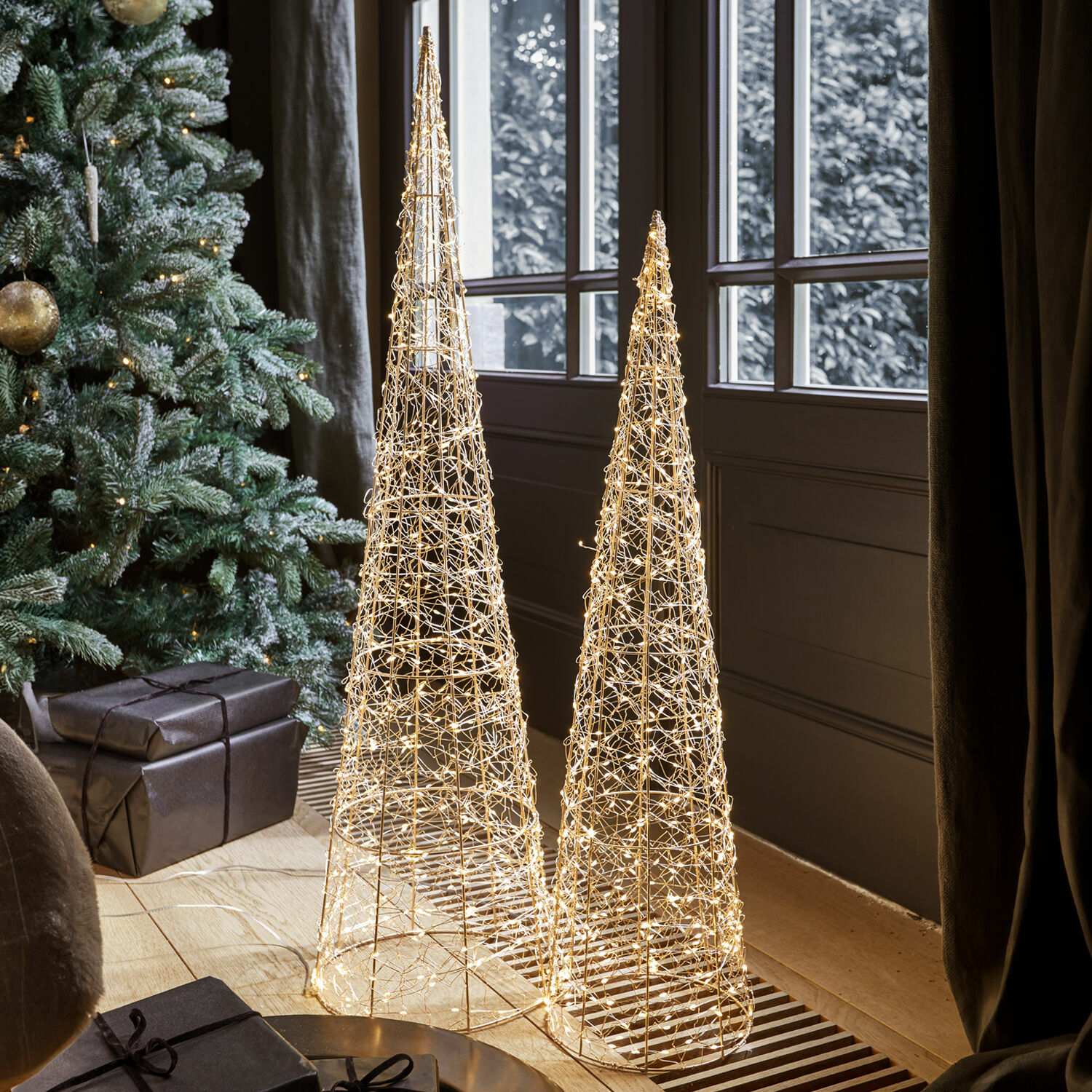 LED-Baum 2er Set Oakworth Zwei konische Deko-Lichter aus Metalldraht mit warmweißen LEDs für festliche Wohnraumgestaltung