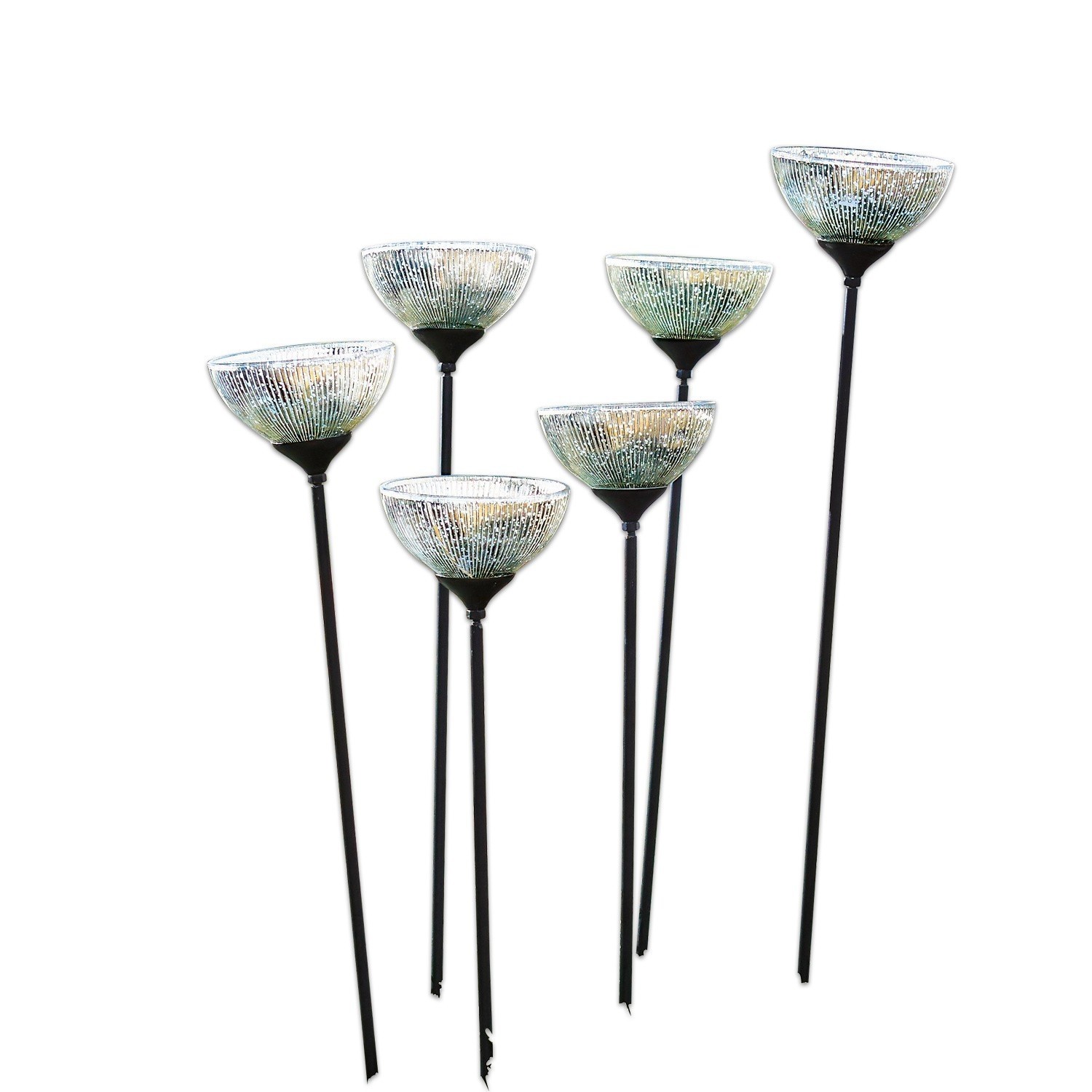 Sechsteiliges Set Gartenlaternen auf schwarzen Metallständern mit klarem, strukturiertem Glas