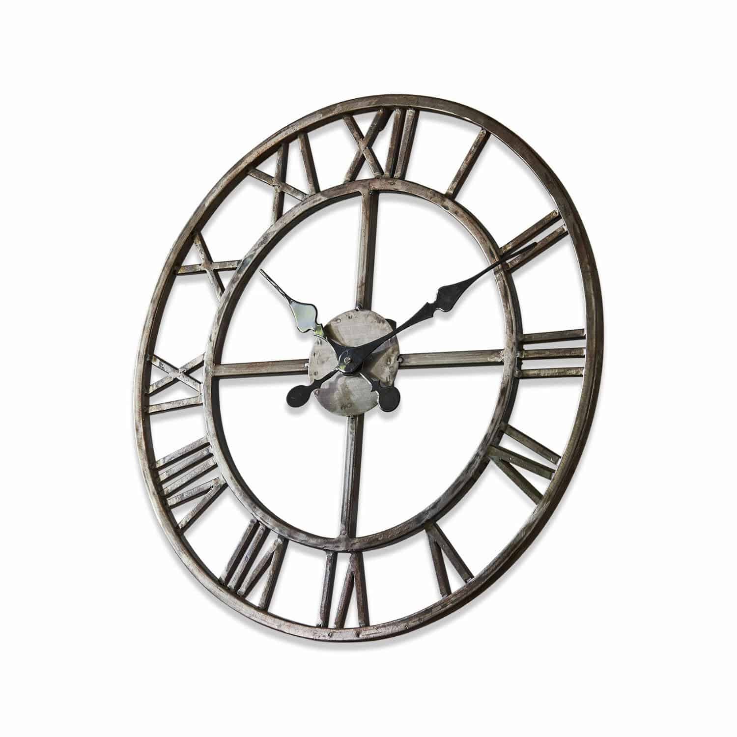 Uhr Vigo Wanduhr aus Metall in antik-silber mit römischen Ziffern für rustikale Wohnraumgestaltung