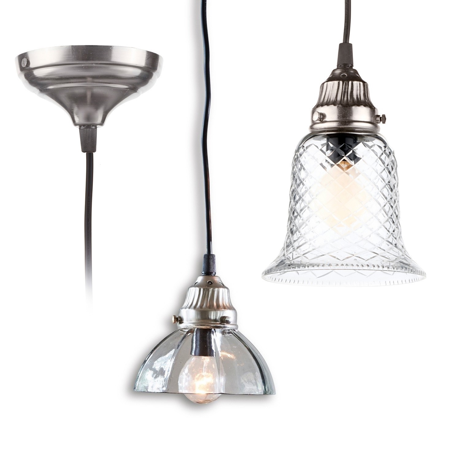 Zwei hängende Glaslampen mit Metallteilen im Vintage-Stil, transparente Lampenschirme