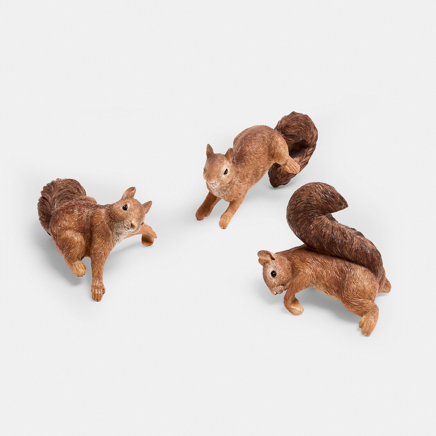 Deko-Eichhörnchen 3er Set Sylvaraen Drei braune Eichhörnchen-Figuren aus Kunststoff, Dekoration für Garten oder Zuhause