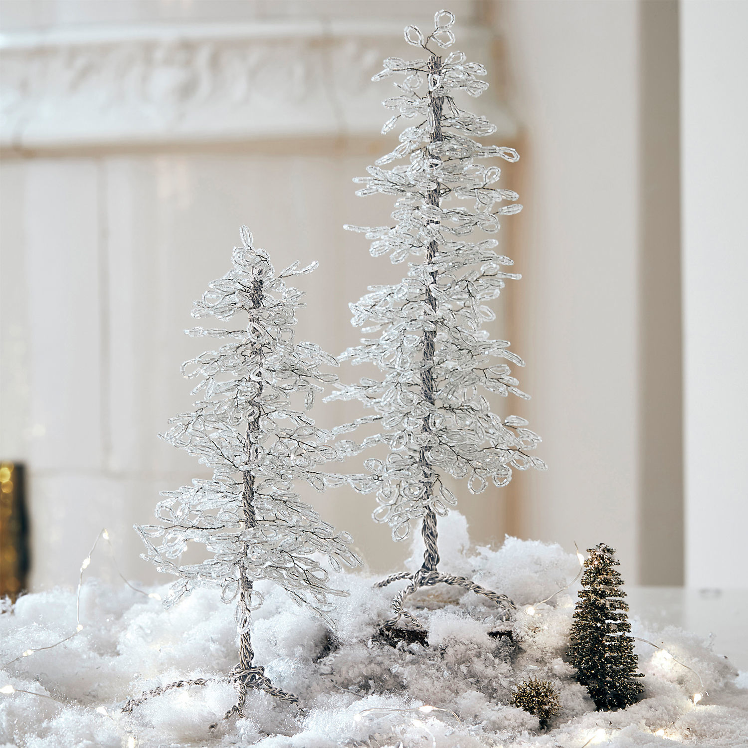 Deko-Bäume 2er Set Grenville Dekorative Draht- und Kristallbäume auf schneebedecktem Untergrund für winterliche Deko