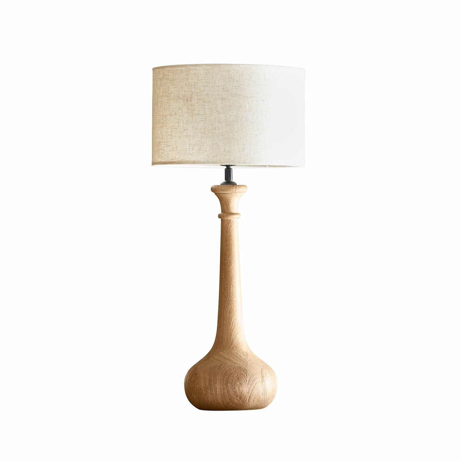 Tischlampe mit Holzfuß und beigem Stoffschirm, dekorative Wohnraumbeleuchtung